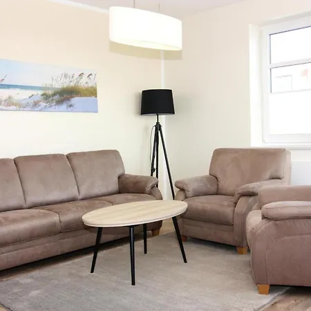 In The Avalon Bellevue, * Φέμαρν